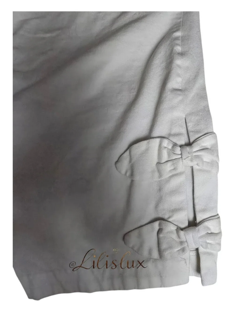 Crown &Ivy White Size 16 Casual Capris With  Bow Cut Outs At The Bottom GUC